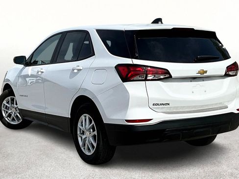 Used 2022 Chevrolet Equinox LS w/ LS Convenience Package image 17