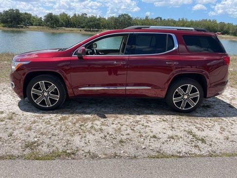 Used 2018 GMC Acadia Denali w/ Technology Package FWD image 4
