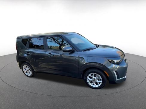 Used 2025 Kia Soul LX w/ LX Technology Package image 2