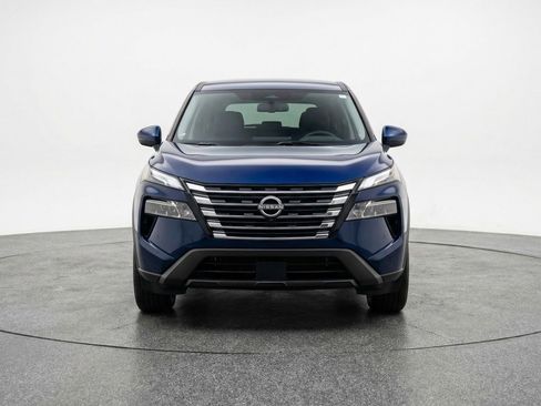 Used 2025 Nissan Rogue SV FWD image 2