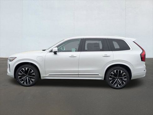 New 2026 Volvo XC90 T8 Ultra w/ Protection Package Premier image 3