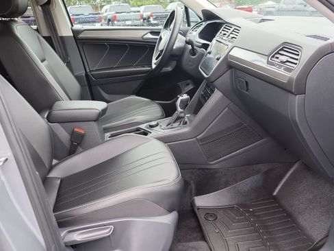 Used 2024 Volkswagen Tiguan SE AWD/4WD image 24