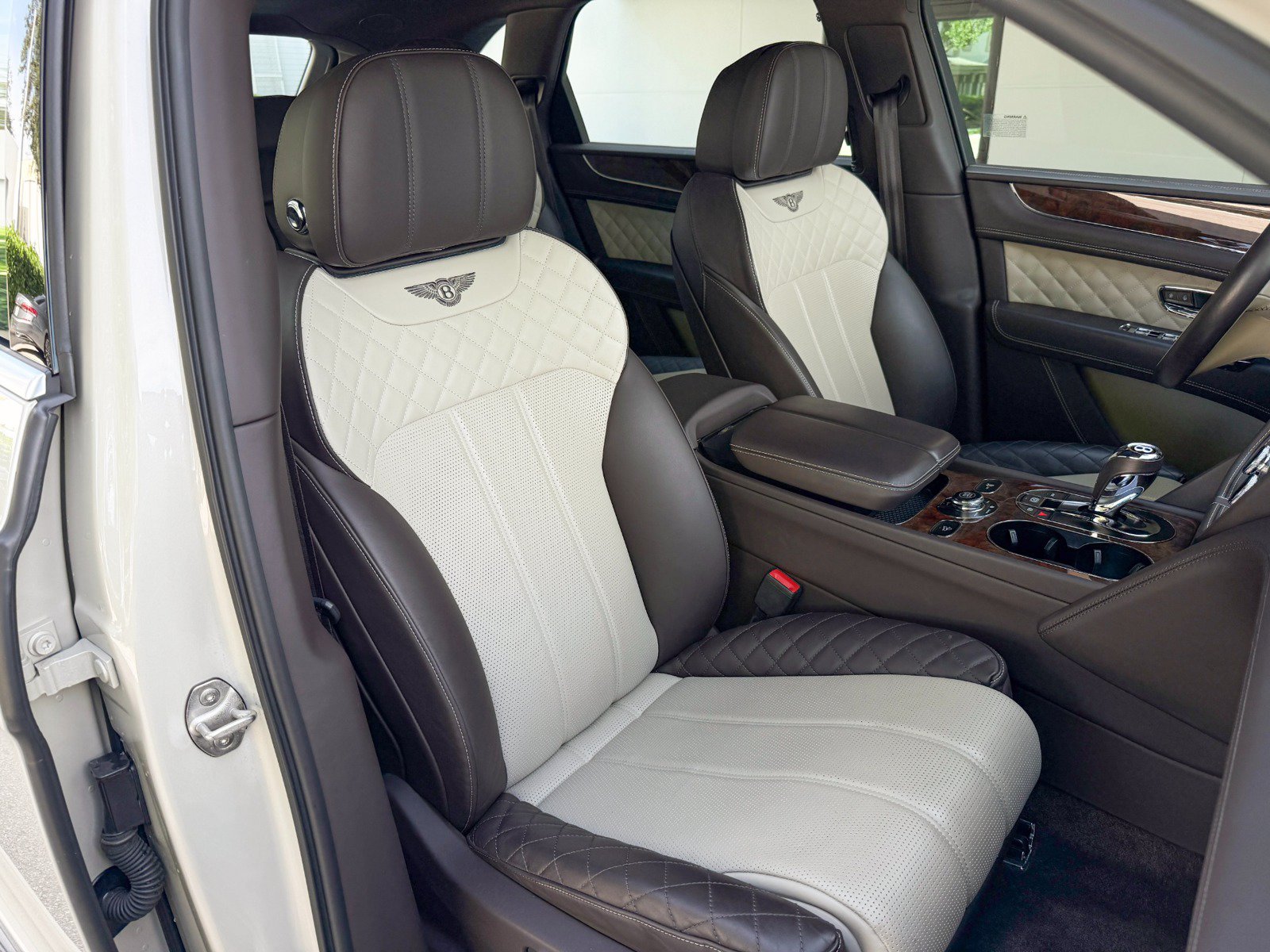 Used 2019 Bentley Bentayga AWD/4WD image 32