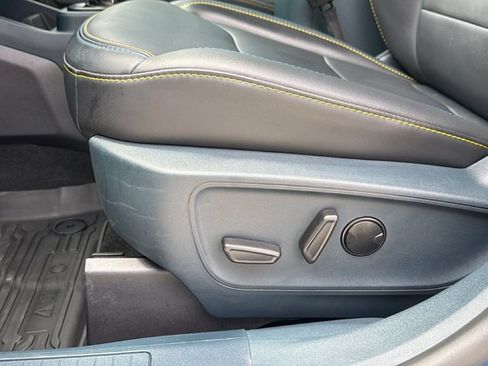 Used 2025 Ford Maverick Lobo AWD/4WD image 15
