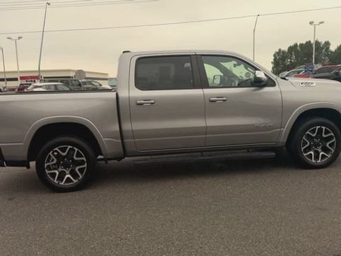 Used 2025 RAM 1500 Laramie AWD/4WD image 9