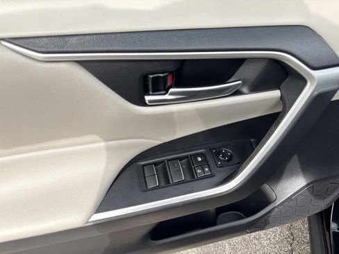 Used 2021 Toyota RAV4 XLE Premium FWD image 18