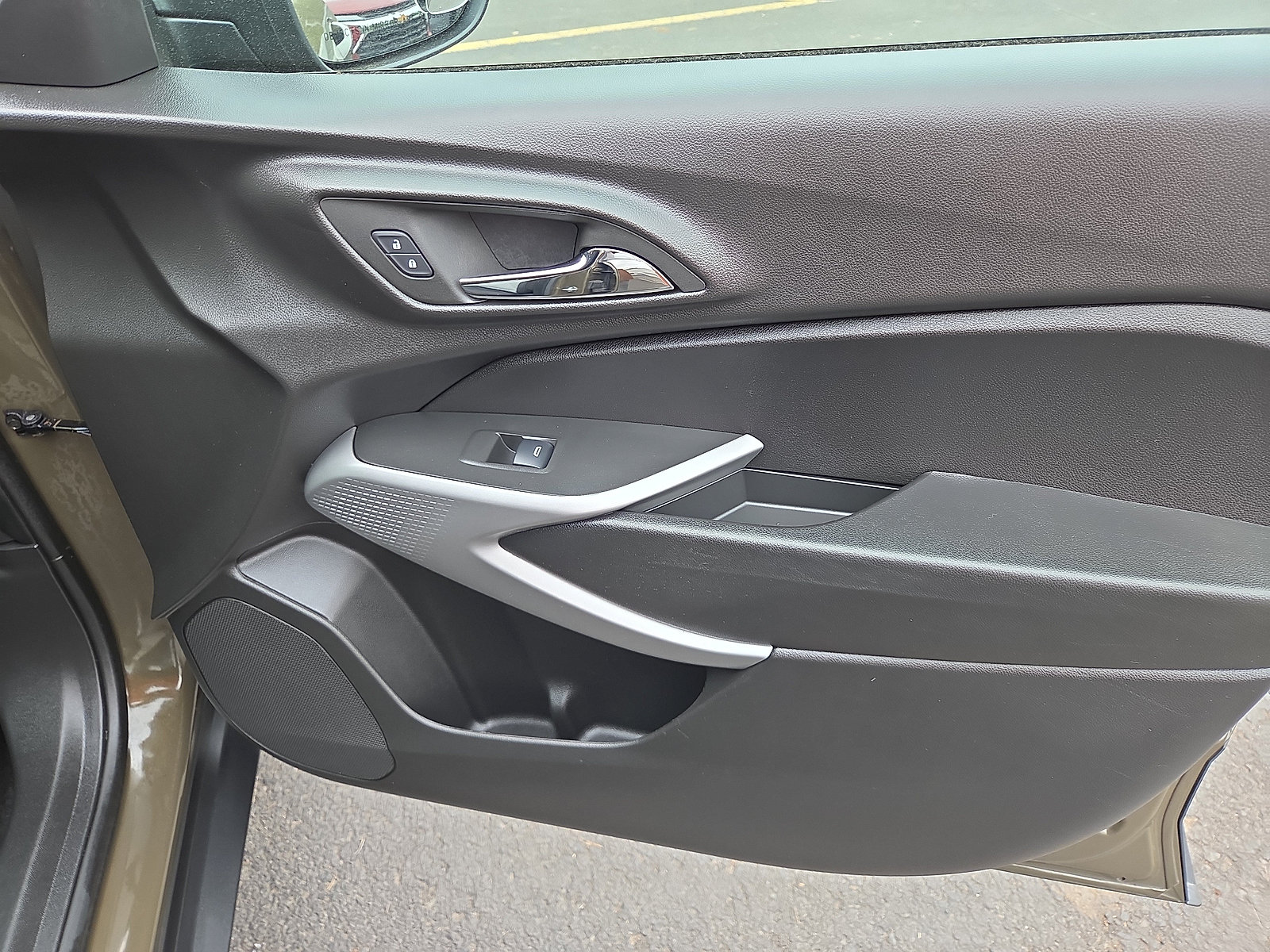 Used 2024 Chevrolet Trax LS FWD image 17