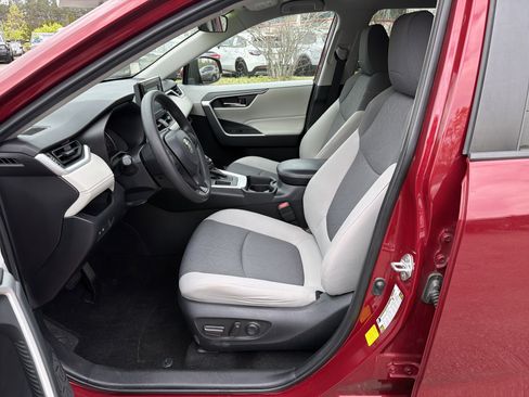 Used 2020 Toyota RAV4 XLE image 22