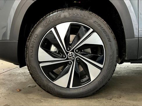 New 2026 Volkswagen Taos SE image 14