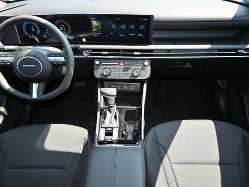 Used 2025 Hyundai Tucson SE image 13