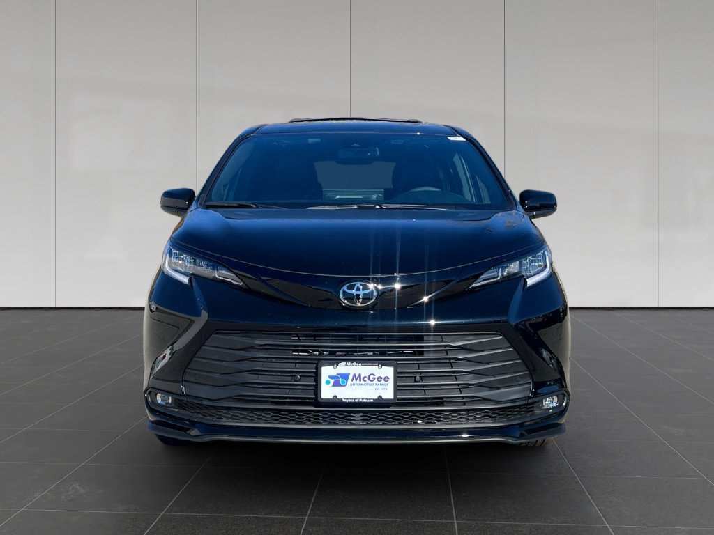 New 2026 Toyota Sienna XLE Woodland Edition AWD/4WD image 9