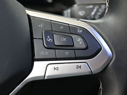 Certified 2025 Volkswagen Atlas Cross Sport SE image 25