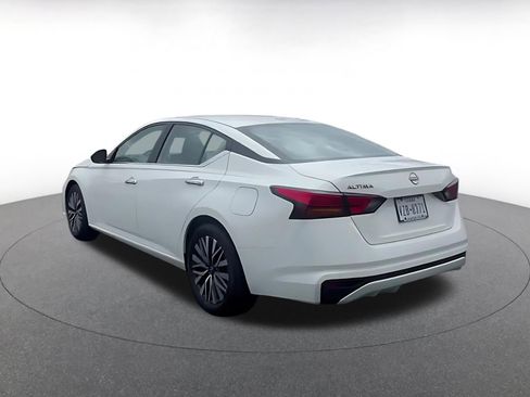Used 2025 Nissan Altima 2.5 SV image 10
