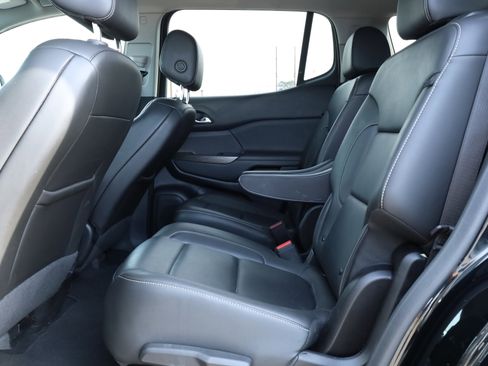 Used 2023 GMC Acadia SLT image 17