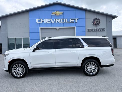 Used 2022 Cadillac Escalade ESV Premium Luxury w/ Performance Package AWD/4WD image 4