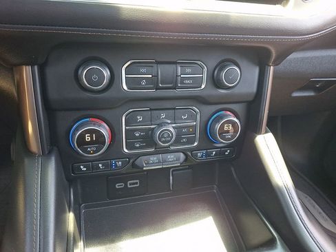 Used 2024 Chevrolet Tahoe High Country w/ Premium Package 2 AWD/4WD image 16