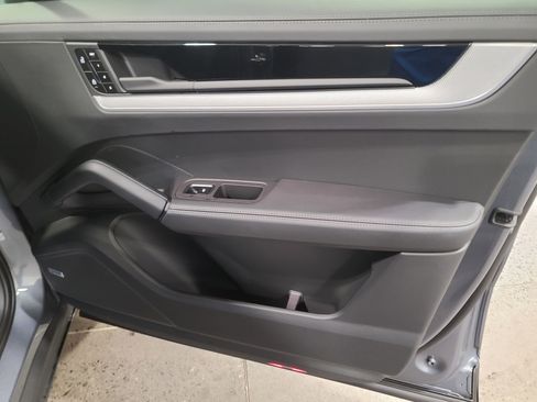 New 2026 Porsche Cayenne image 28