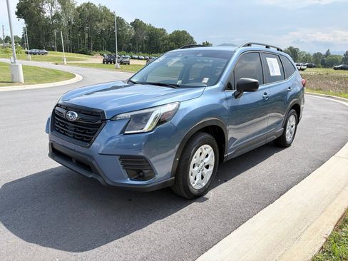 Certified 2023 Subaru Forester AWD/4WD image 3