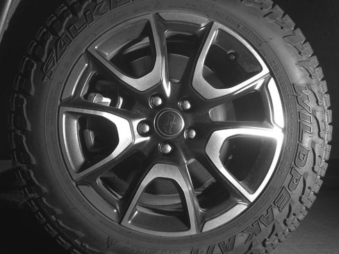 Used 2025 Jeep Compass Trailhawk AWD/4WD image 12