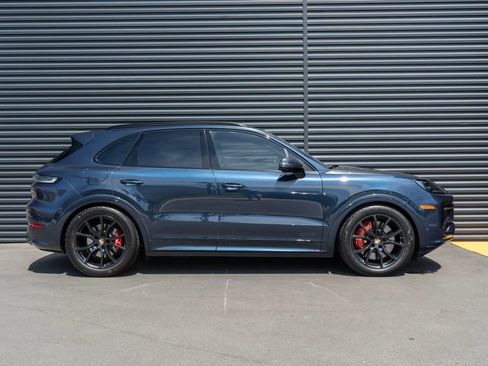 Used 2025 Porsche Cayenne GTS image 8