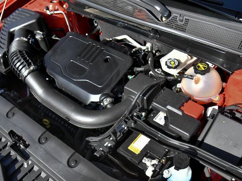 Used 2025 Chevrolet Blazer LT FWD image 46