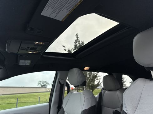 Certified 2023 Toyota Sienna XSE image 27