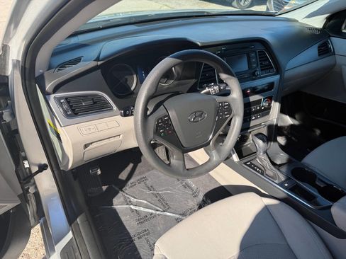 Used 2015 Hyundai Sonata SE w/ Option Group 09 image 9