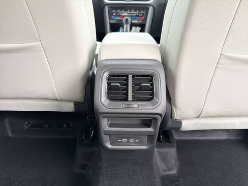 New 2026 Volkswagen Taos SE FWD image 20
