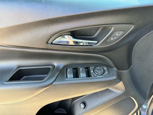 Used 2023 Chevrolet Equinox LT image 10