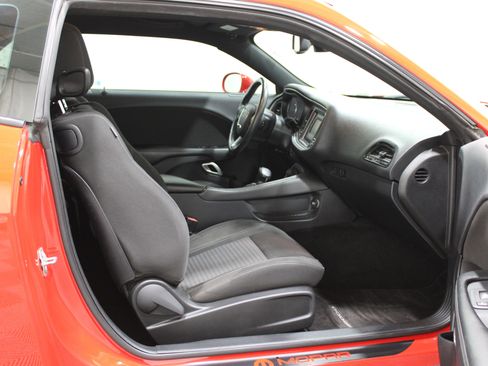 Used 2016 Dodge Challenger R/T image 22