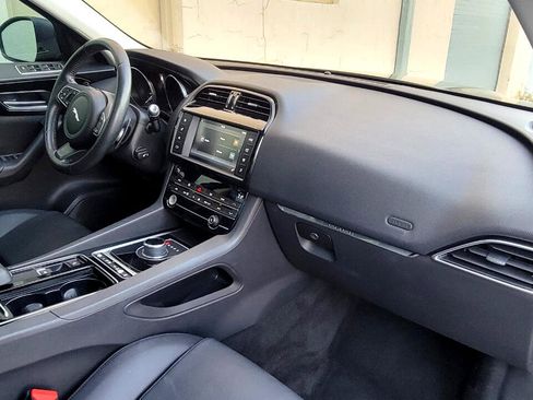 Used 2018 Jaguar F-PACE Premium image 25