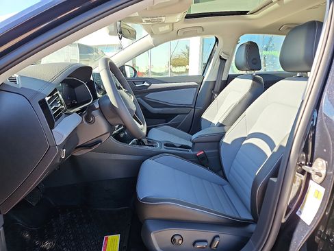 New 2026 Volkswagen Jetta SE image 9