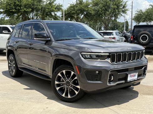 Used 2023 Jeep Grand Cherokee Overland RWD image 2