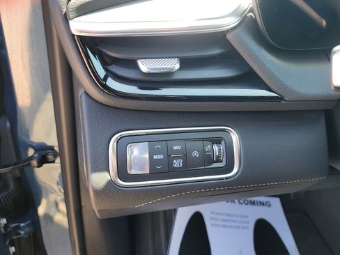 Used 2025 Buick Enclave Preferred AWD/4WD image 14