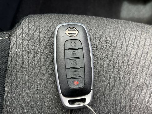Used 2025 Nissan Rogue SV FWD image 20