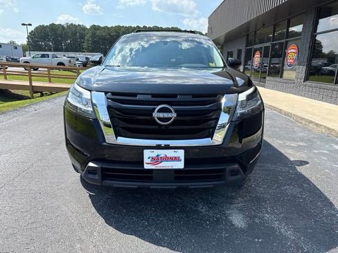 Used 2022 Nissan Pathfinder SV AWD/4WD image 2