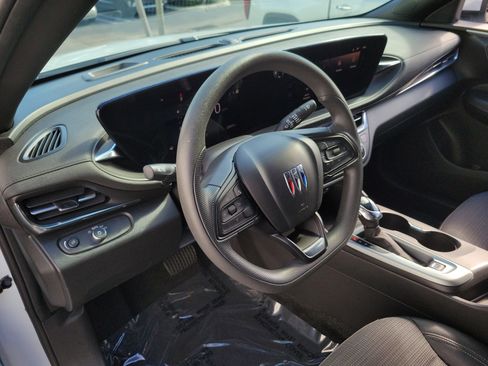 Certified 2024 Buick Envista Preferred w/ Advanced Safety Package FWD image 18