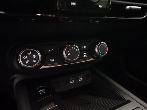 Certified 2025 Nissan Kicks SV image 20