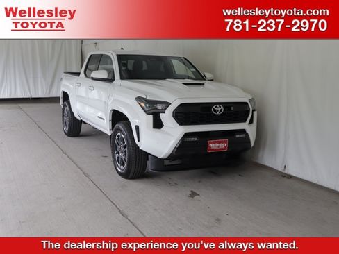 Used 2024 Toyota Tacoma TRD Sport w/ TRD Sport Upgrade Package AWD/4WD image 1