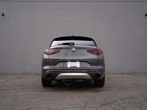 Used 2023 Alfa Romeo Stelvio Ti AWD/4WD image 6