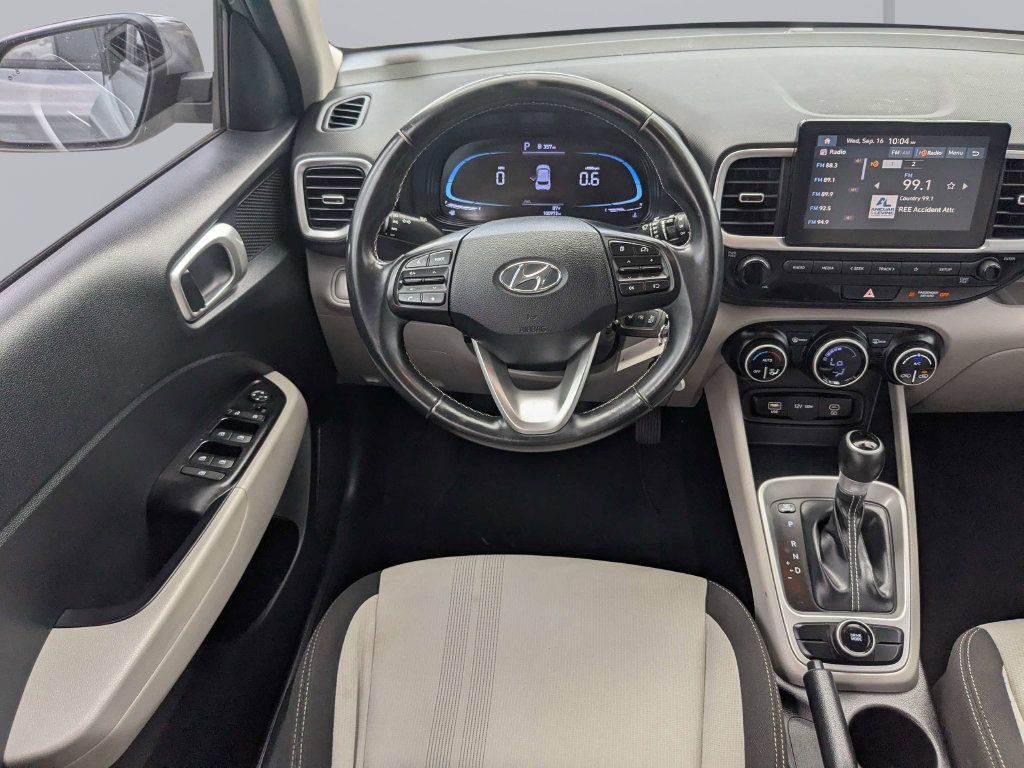 Used 2023 Hyundai Venue SEL FWD image 20