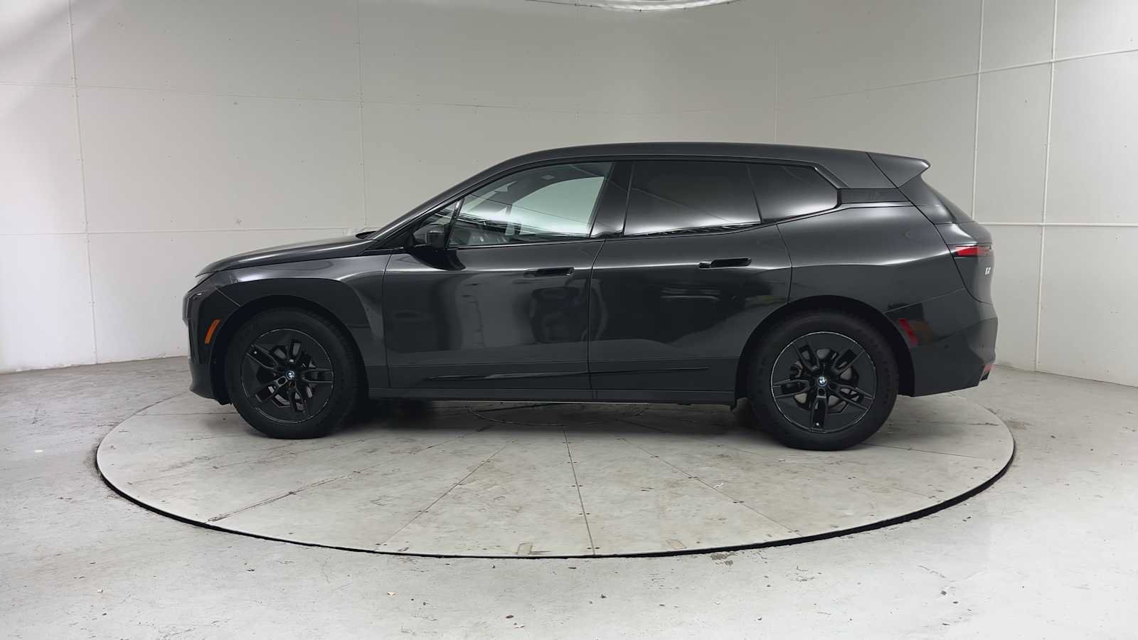 Used 2024 BMW iX xDrive50 w/ Convenience Package AWD/4WD image 4