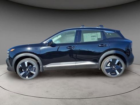 New 2026 Nissan Kicks SR w/ Cold Weather Package AWD/4WD image 2
