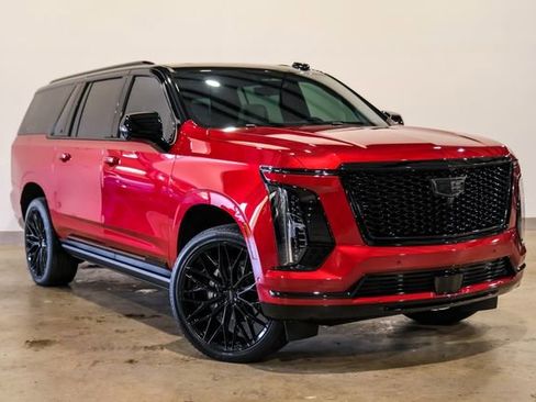 Used 2025 Cadillac Escalade ESV Sport Platinum image 4
