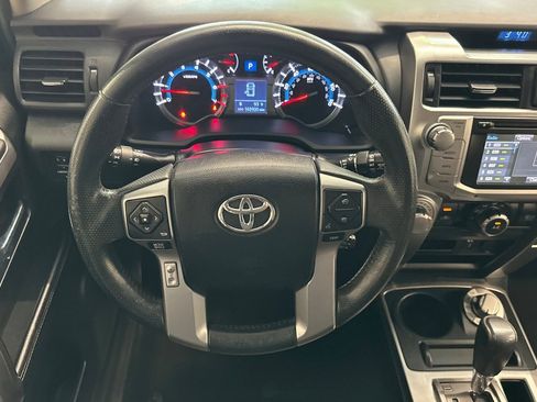 Used 2017 Toyota 4Runner SR5 AWD/4WD image 16