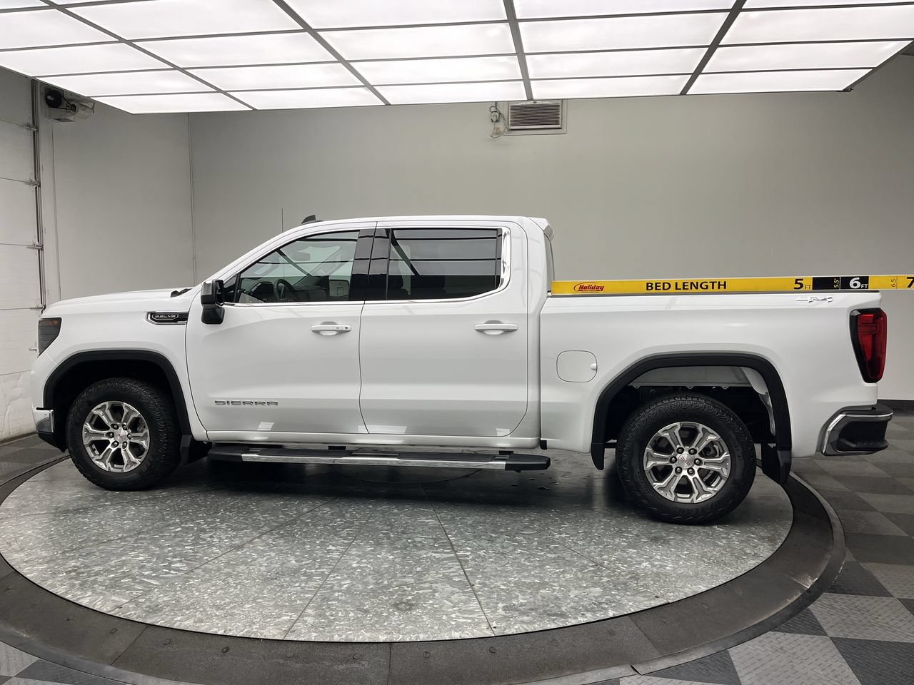 Used 2023 GMC Sierra 1500 SLE AWD/4WD image 6