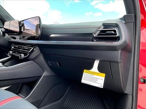 New 2026 Chevrolet Traverse RS w/ LPO, Floor Liner Package AWD/4WD image 28