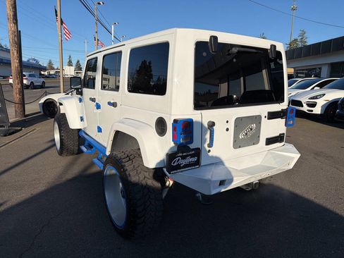 Used 2017 Jeep Wrangler Unlimited Rubicon w/ Connectivity Group image 4