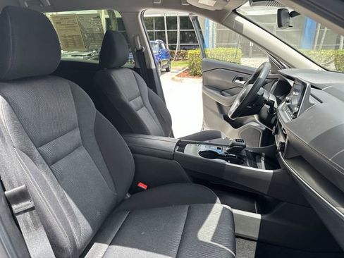 Used 2024 Nissan Rogue SV FWD image 27