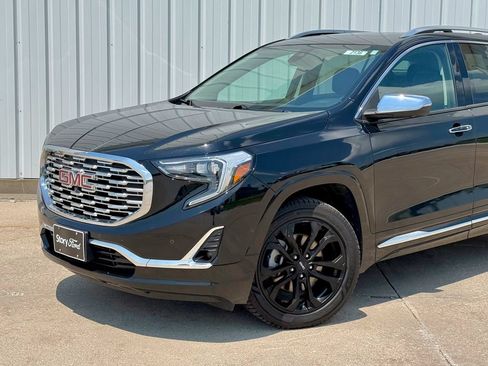 Used 2020 GMC Terrain Denali w/ Denali Premium Package AWD/4WD image 2